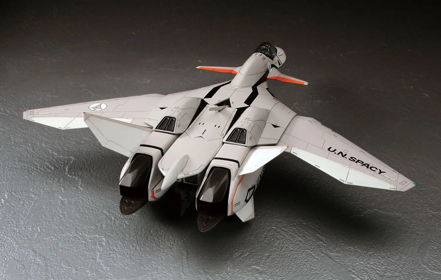 Macross Plus 1/72 VF-11B Thunderbolt