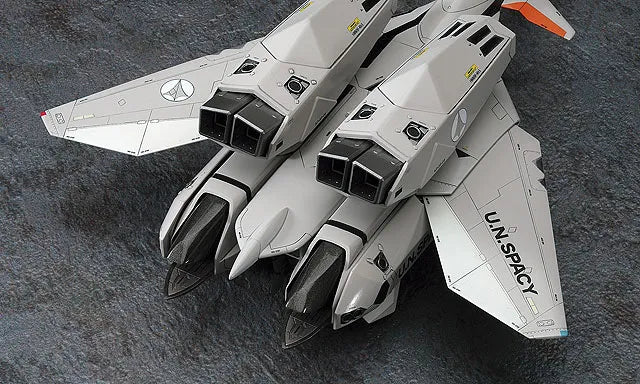 Macross Plus 1/72 VF-11B Super Thunderbolt