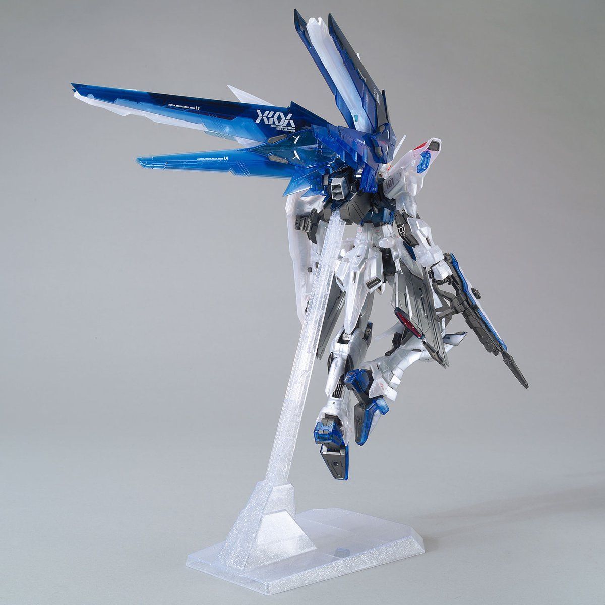 MG 1/100 Freedom Gundam Ver 2.0 Clear Color [The Gundam Base Limited] - Glacier Hobbies - Bandai