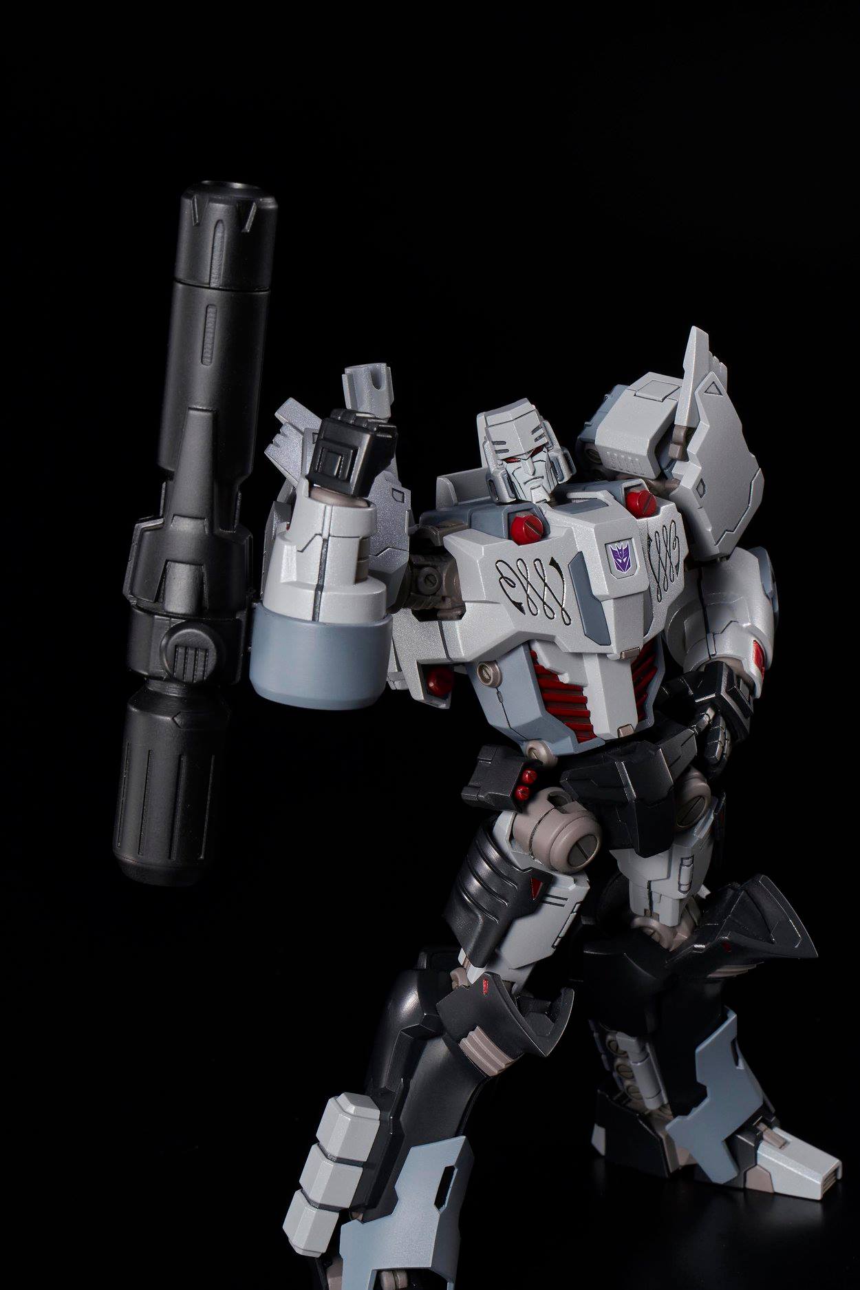 Megatron (IDW Decepticon Ver) Furai Model - Glacier Hobbies - Flame Toys