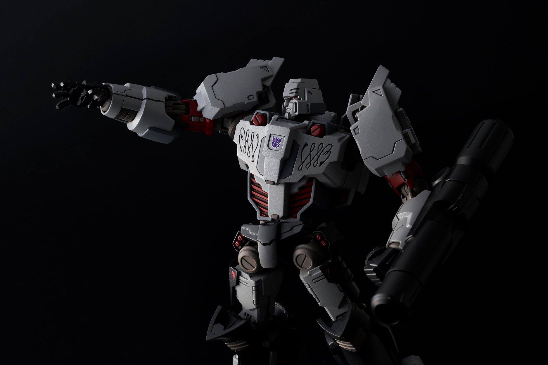 Megatron (IDW Decepticon Ver) Furai Model - Glacier Hobbies - Flame Toys