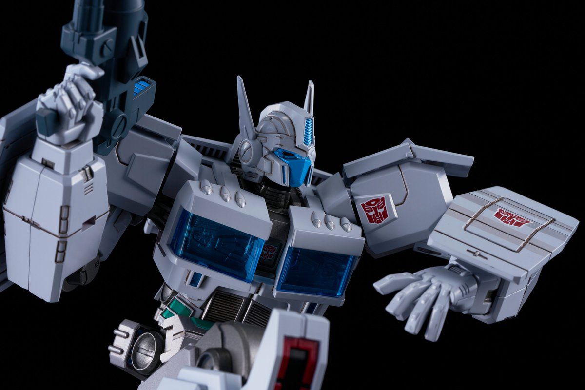 Ultra Magnus IDW Furai Model - Glacier Hobbies - Flame Toys